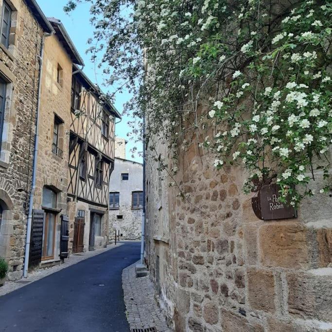 Maison De Ville Vic-le-Comte Екстериор снимка