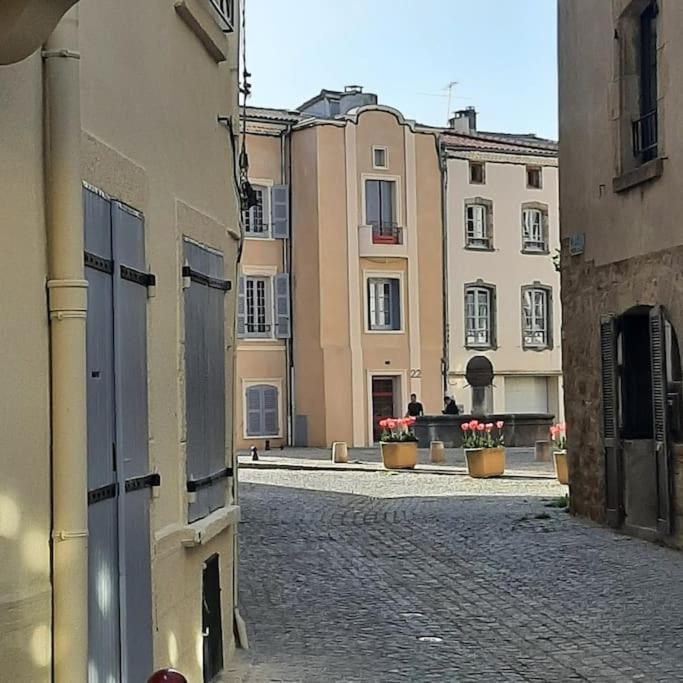 Maison De Ville Vic-le-Comte Екстериор снимка