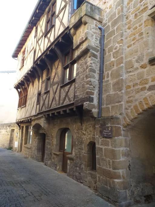 Maison De Ville Vic-le-Comte Екстериор снимка